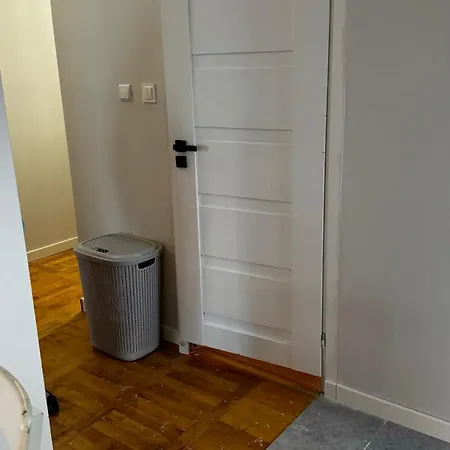 Mieszkanie Dwu Pokojowe Plus Aneks Kuchenny Wraz Z Pokojem * Gdynia